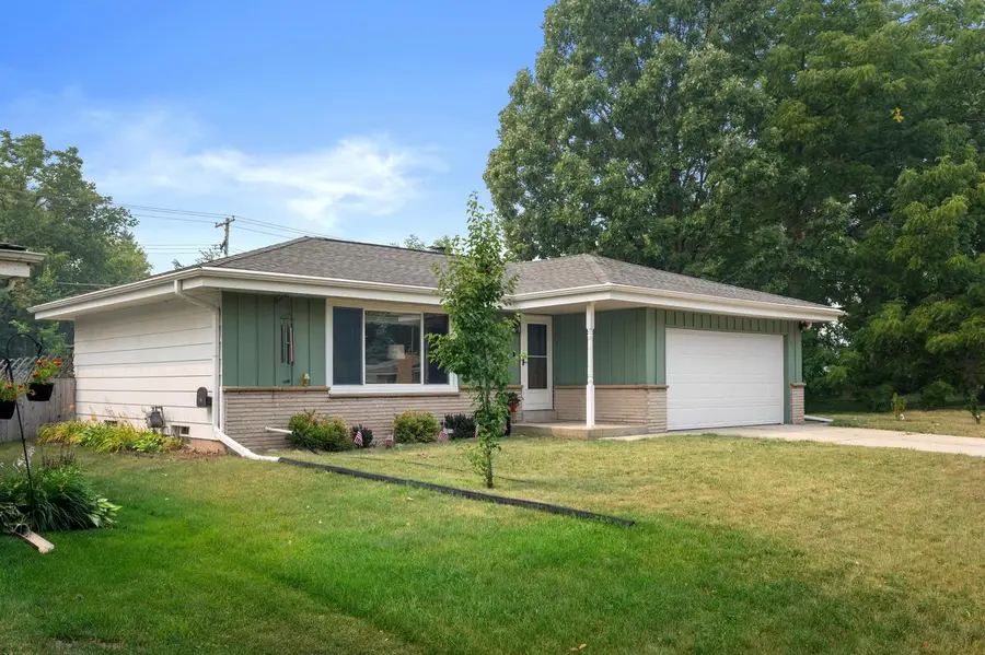 9537 W Sarasota PLACE, Wauwatosa, WI 53222 - #2