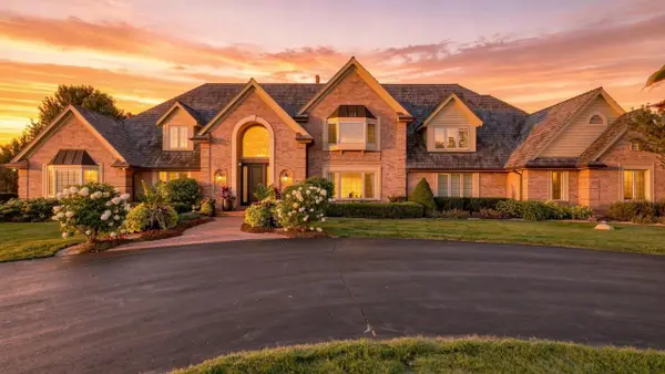 9648 N Columbia DRIVE, Mequon, WI 53092