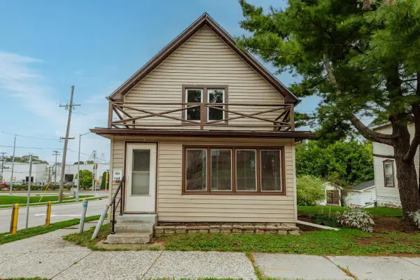735 E North STREET, Waukesha, WI 53188