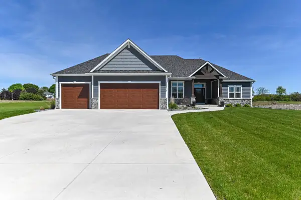 28516 Blue Crane COURT, Waterford, WI 53185