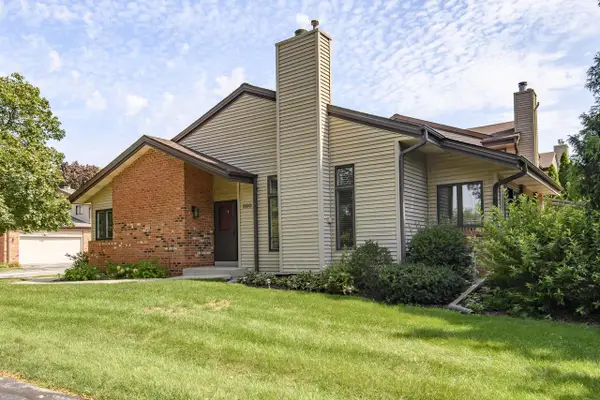 880 Pilgrim PARKWAY, Elm Grove, WI 53122