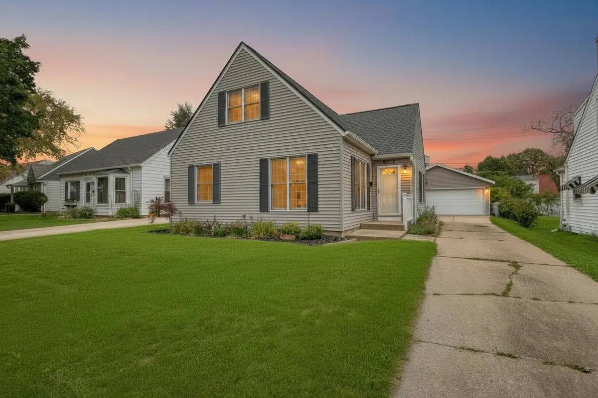 8164 W Dixon STREET, Milwaukee, WI 53214 - #1
