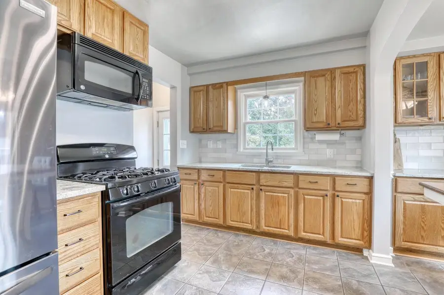 8164 W Dixon STREET, Milwaukee, WI 53214 - #3