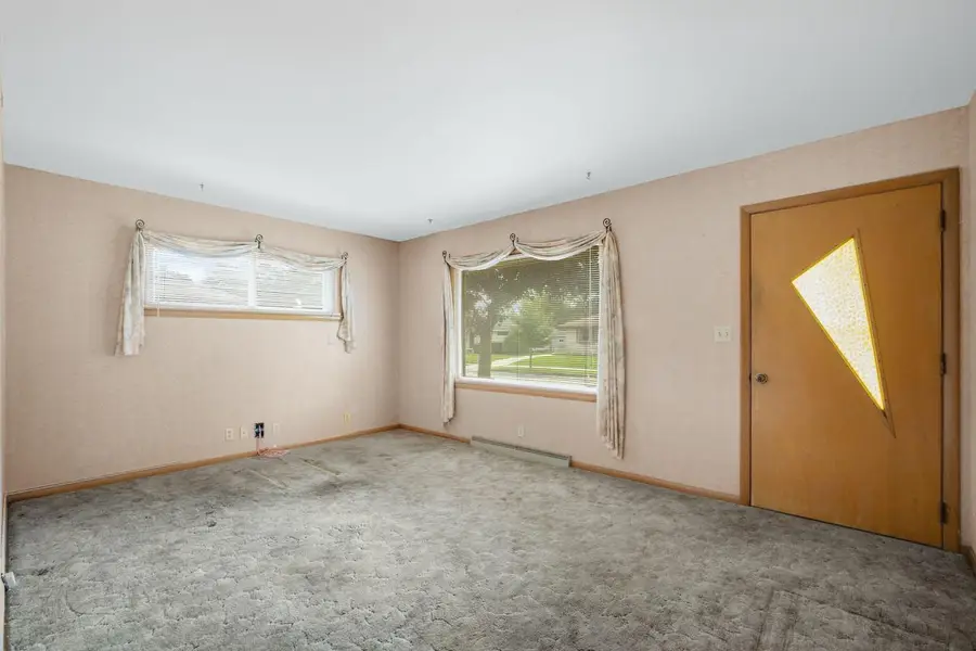 8018 W Tesch AVENUE, Milwaukee, WI 53220 - #3