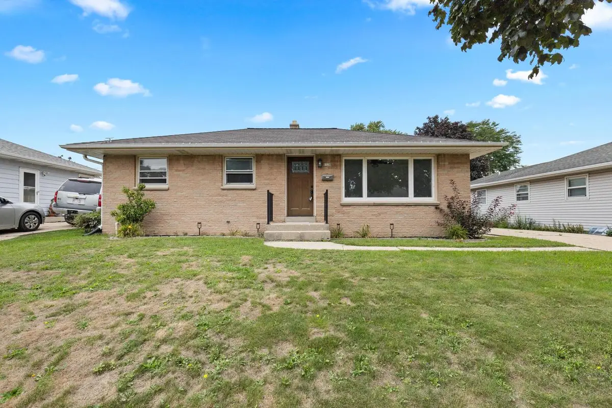 8128 W Sunbury COURT, Milwaukee, WI 53219 - #1