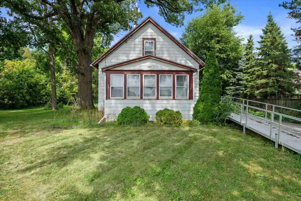 1436 E Racine AVENUE, Waukesha, WI 53186