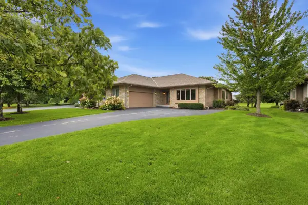 1209 E Sweetbriar LANE, Hartland, WI 53029