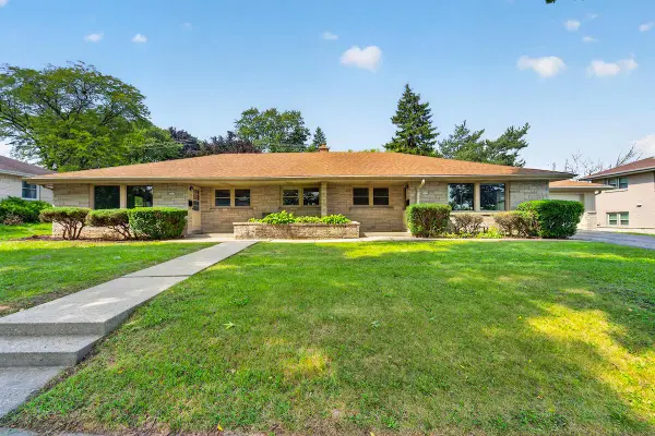3921 N 100th STREET #3925, Wauwatosa, WI 53222