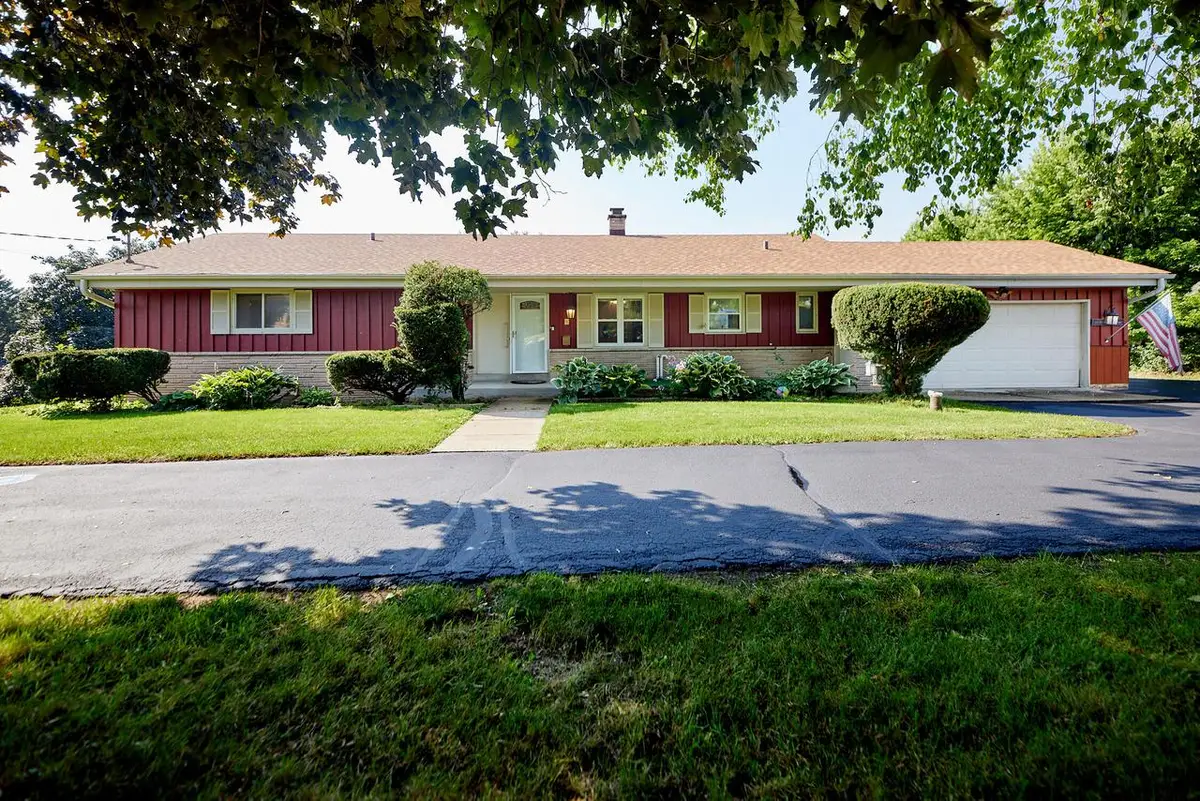 S23W22831 E Broadway, Waukesha, WI 53186 - #1