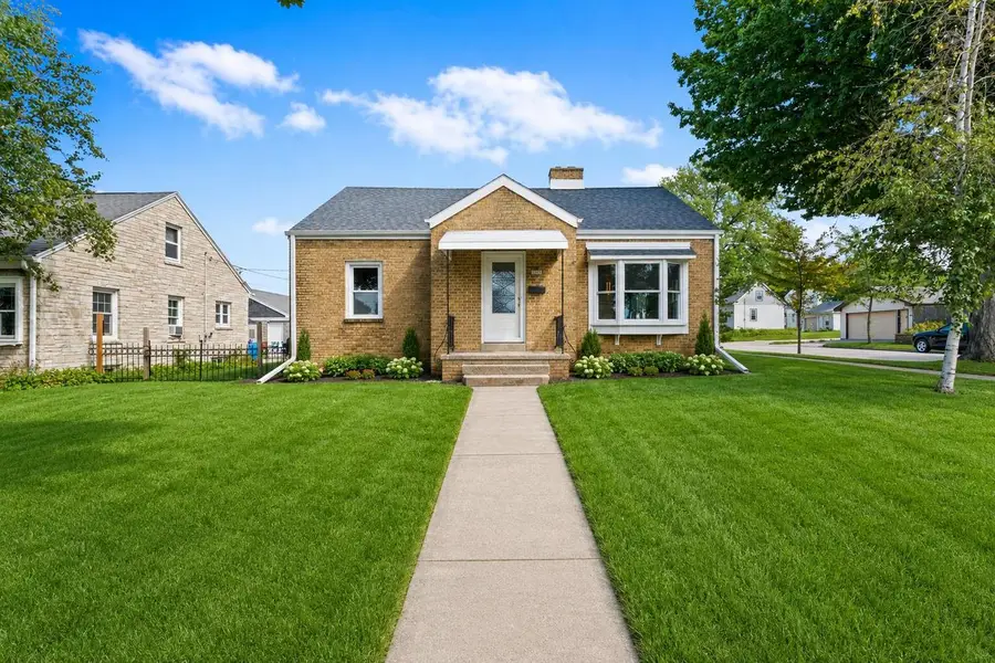 3972 S 5th PLACE, Milwaukee, WI 53207 - #3