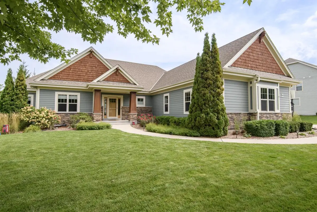 W175N5262 Highridge DRIVE, Menomonee Falls, WI 53051 - #1