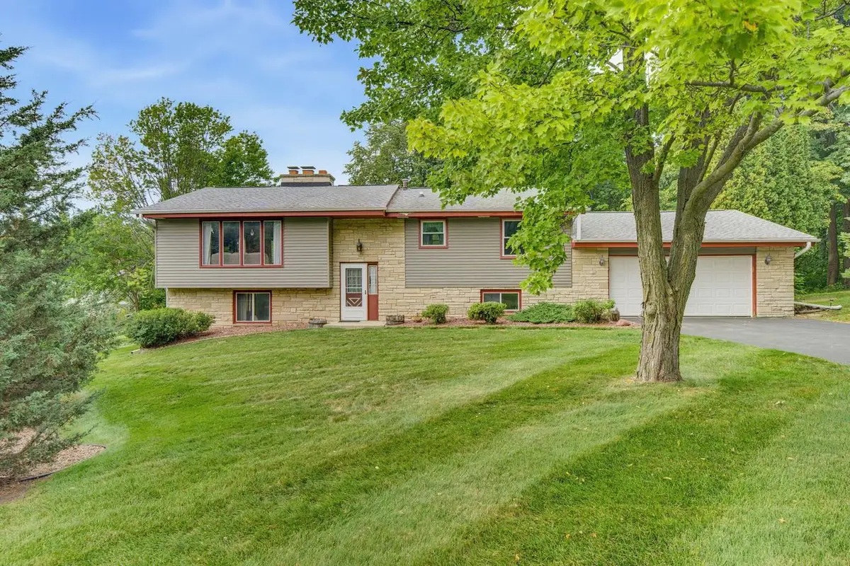 3755 Kettle View DRIVE, Slinger, WI 53086 - #1