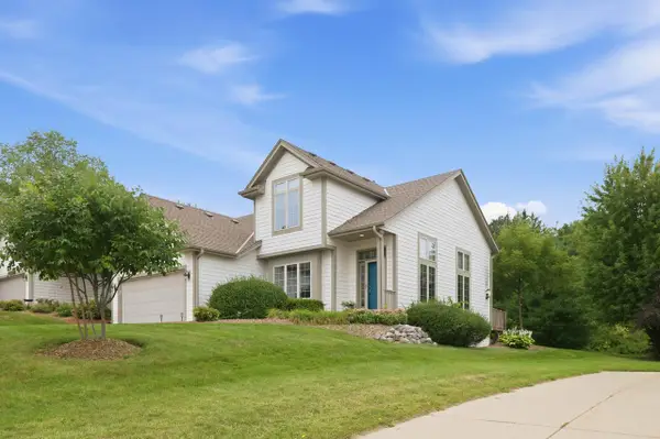 3610 Oak Valley LANE, Waukesha, WI 53188