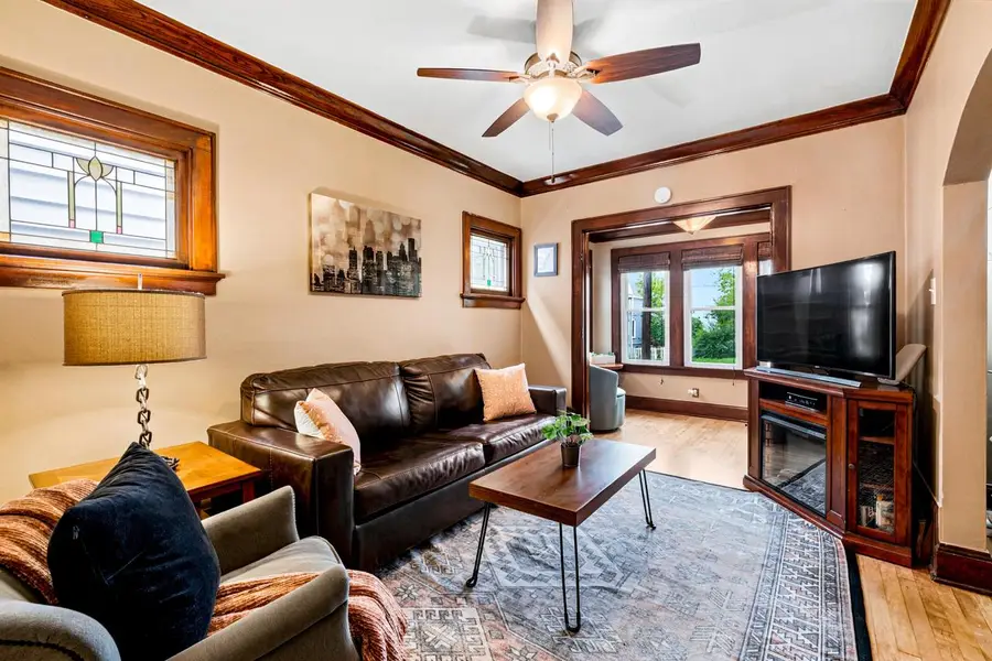 1811 N Astor STREET, Milwaukee, WI 53202 - #3