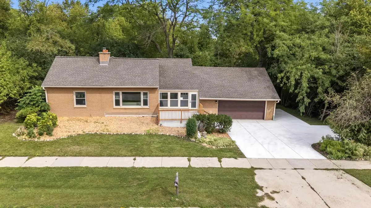 4418 W Mequon ROAD, Mequon, WI 53092 - #1