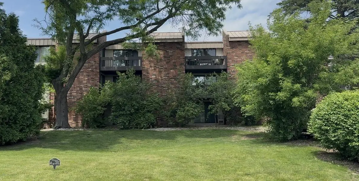 2220 W Good hope ROAD #21, Glendale, WI 53209 - #1