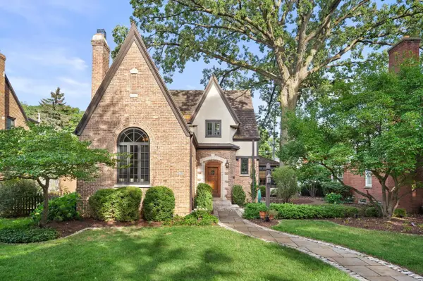 5346 N Hollywood AVENUE, Whitefish Bay, WI 53217