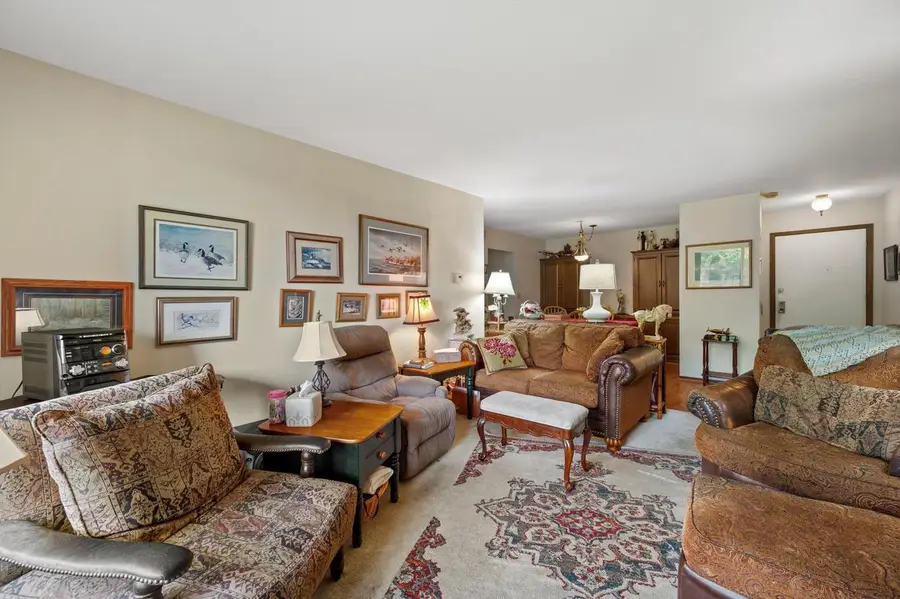 3635 N Tucker PLACE #206, Milwaukee, WI 53222 - #3