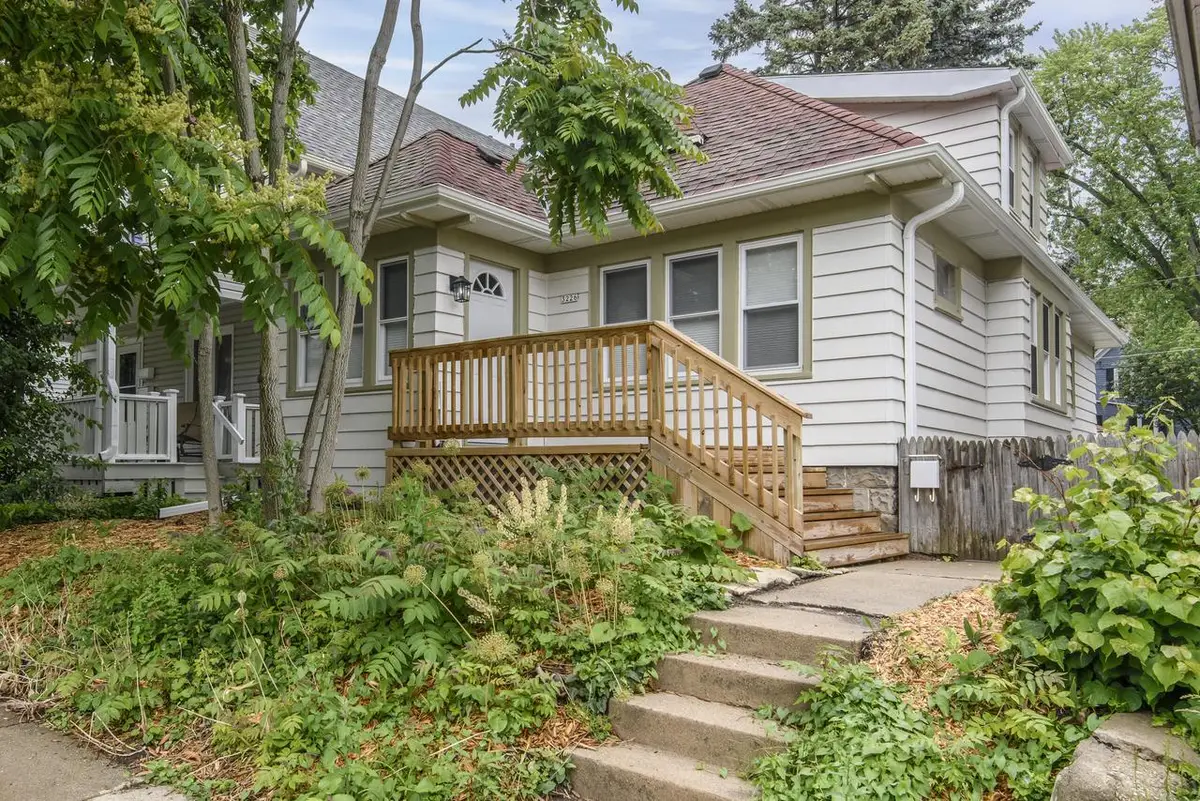 3226 N Newhall STREET, Milwaukee, WI 53211 - #1