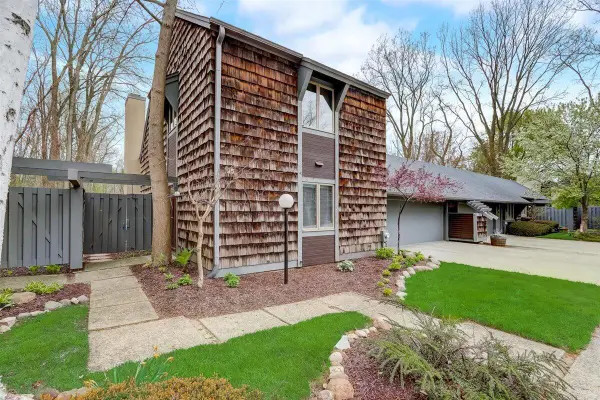 95 Woodfield COURT, Wind Point, WI 53402