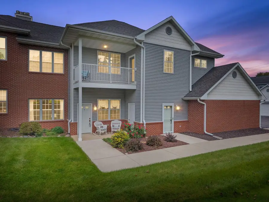 695 W Dekora STREET #D, Saukville, WI 53080 - #2