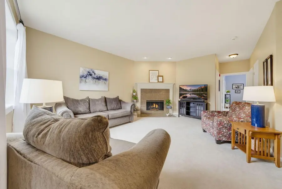 695 W Dekora STREET #D, Saukville, WI 53080 - #3