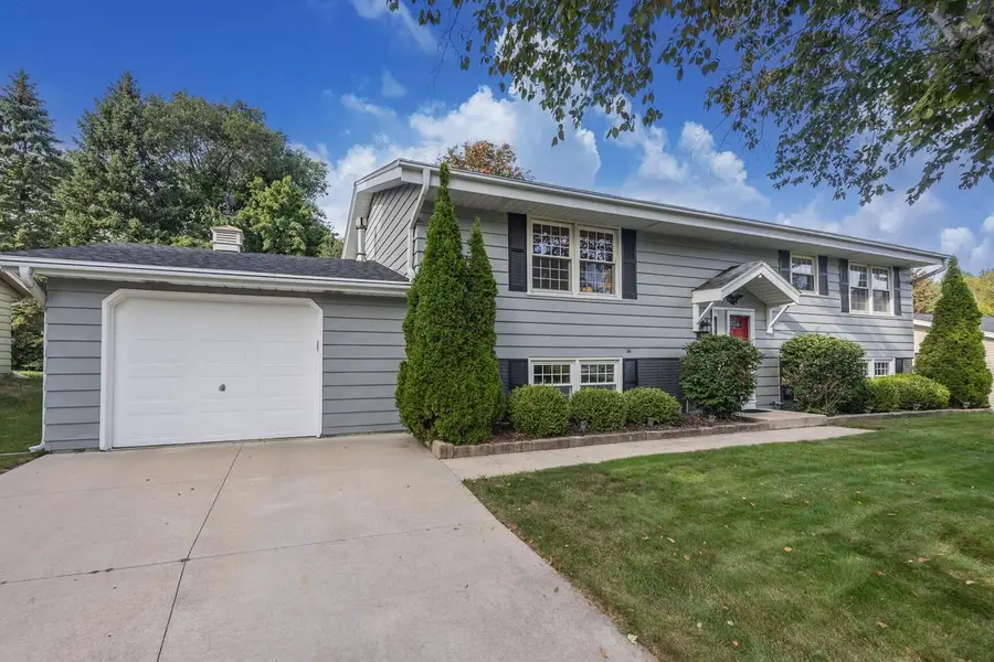 648 Hollybrook LANE, Saukville, WI 53080 - #3