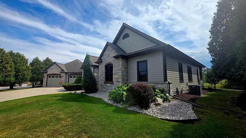 833 Clover COURT, Sheboygan Falls, WI 53085 - #3