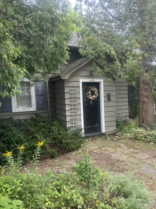 6224 N Lydell AVENUE, Whitefish Bay, WI 53217