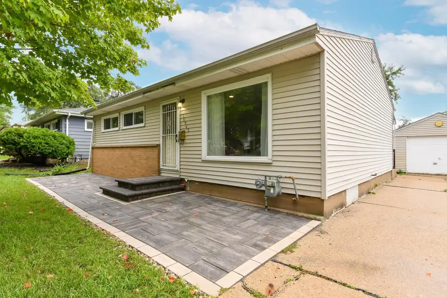 10945 W Jeffrey LANE, Milwaukee, WI 53225 - #2