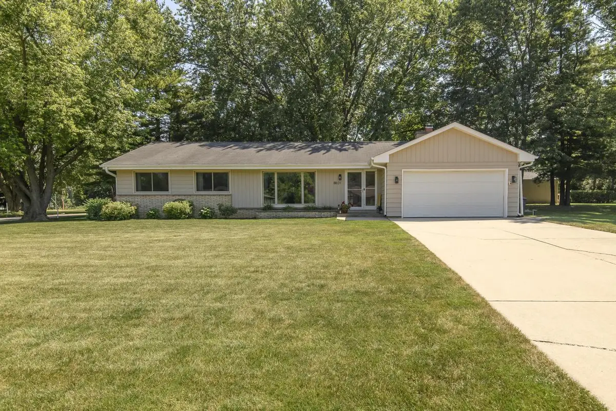 8801 W Dosie AVENUE, Greenfield, WI 53228 - #1