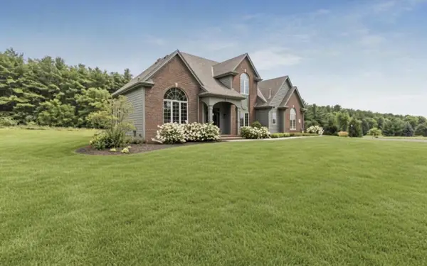 S91W31504 Grace TRAIL, Mukwonago, WI 53149