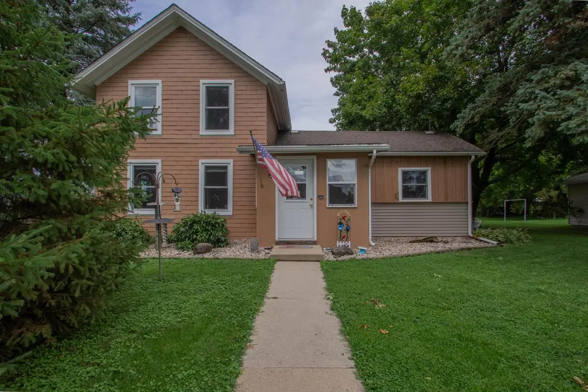 816 W Division STREET, Watertown, WI 53098 - #1
