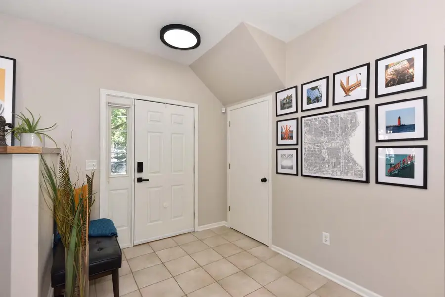 339 W Vine STREET, Milwaukee, WI 53212 - #2