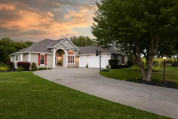 W2366 Mcaleavey COURT, Oconomowoc, WI 53066