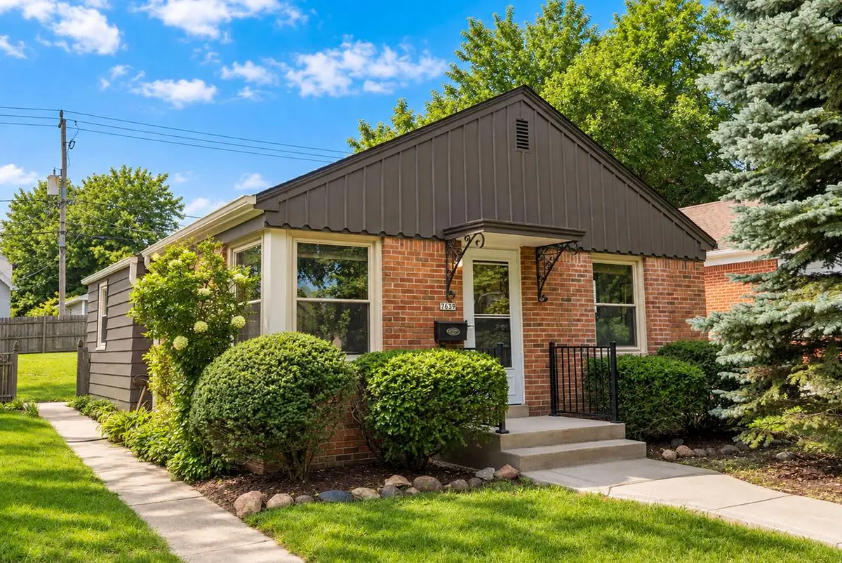 7639 W Lorraine PLACE, Milwaukee, WI 53222 - #1