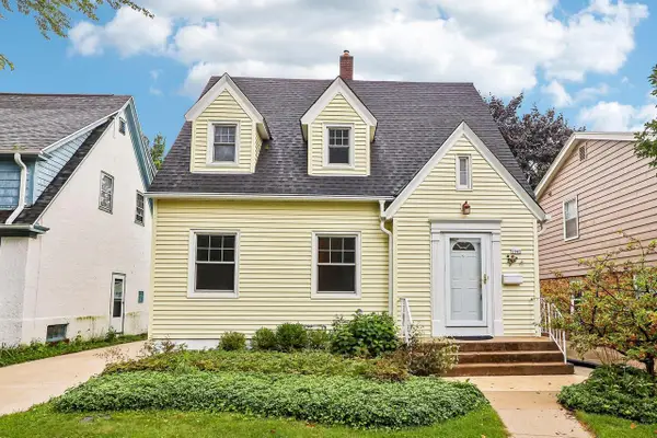 5945 N Shoreland AVENUE, Whitefish Bay, WI 53217