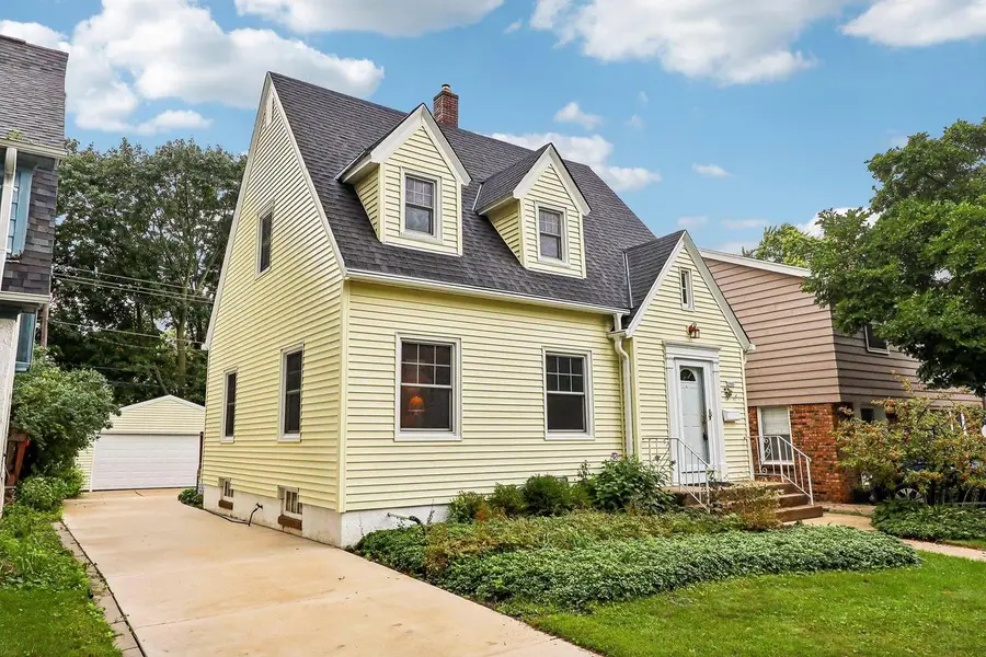 5945 N Shoreland AVENUE, Whitefish Bay, WI 53217 - #2