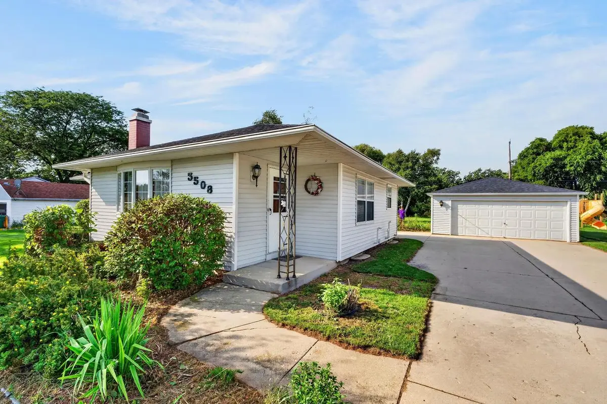 3508 E Oakwood ROAD, Oak Creek, WI 53154 - #1