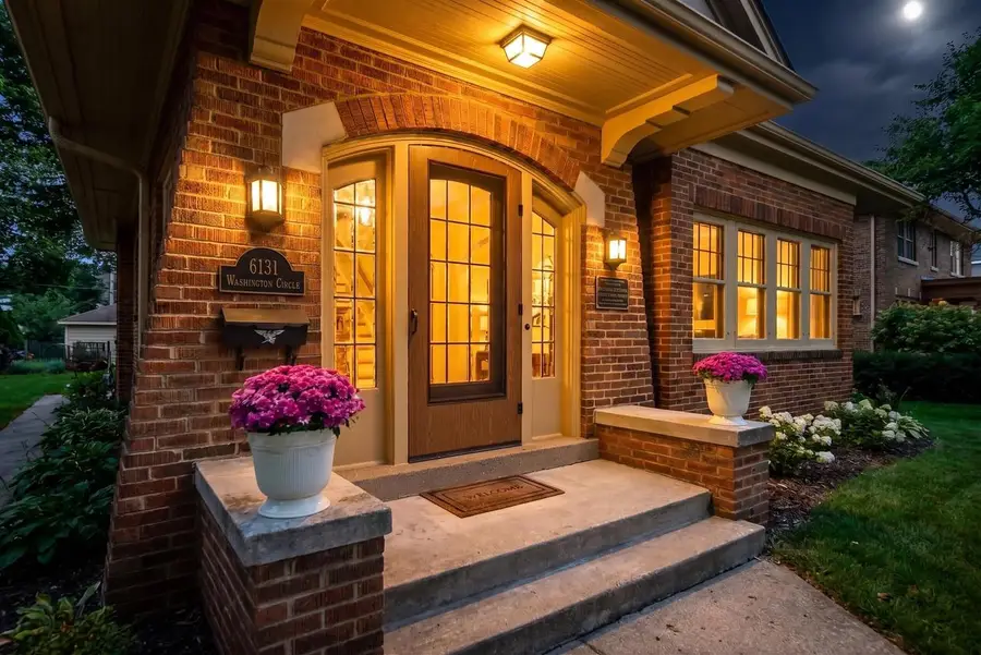 6131 Washington CIRCLE, Wauwatosa, WI 53213 - #2