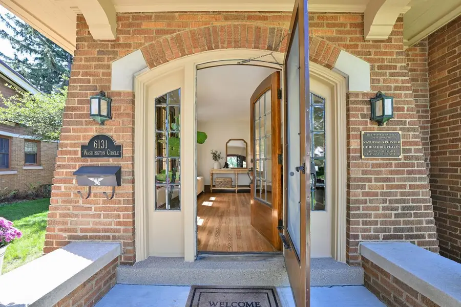6131 Washington CIRCLE, Wauwatosa, WI 53213 - #3