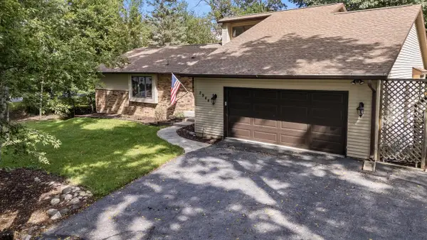 2944 Ridley ROAD, Hartland, WI 53029