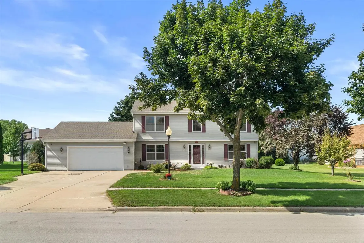 629 Two Rivers DRIVE, Mukwonago, WI 53149 - #1