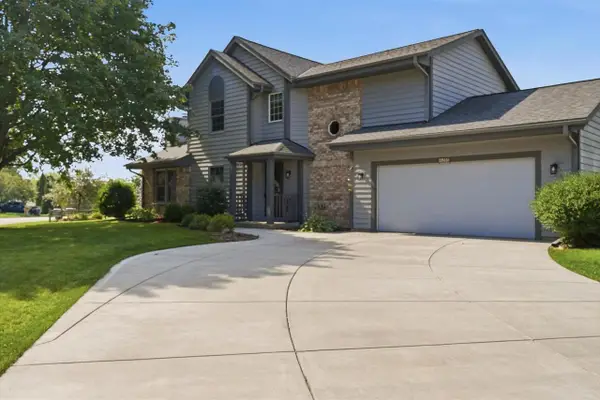 16205 W Mayflower DRIVE, New Berlin, WI 53151