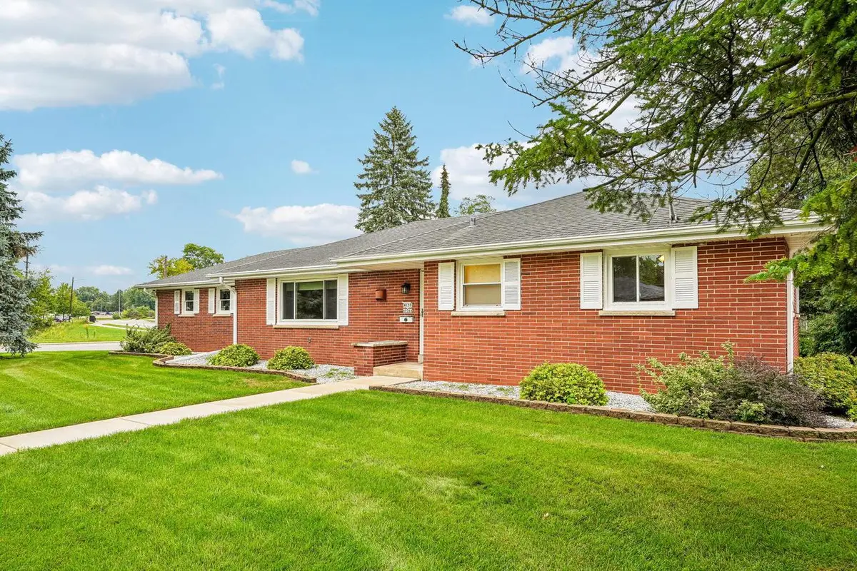 W170N9364 Woodlawn DRIVE, Menomonee Falls, WI 53051 - #1