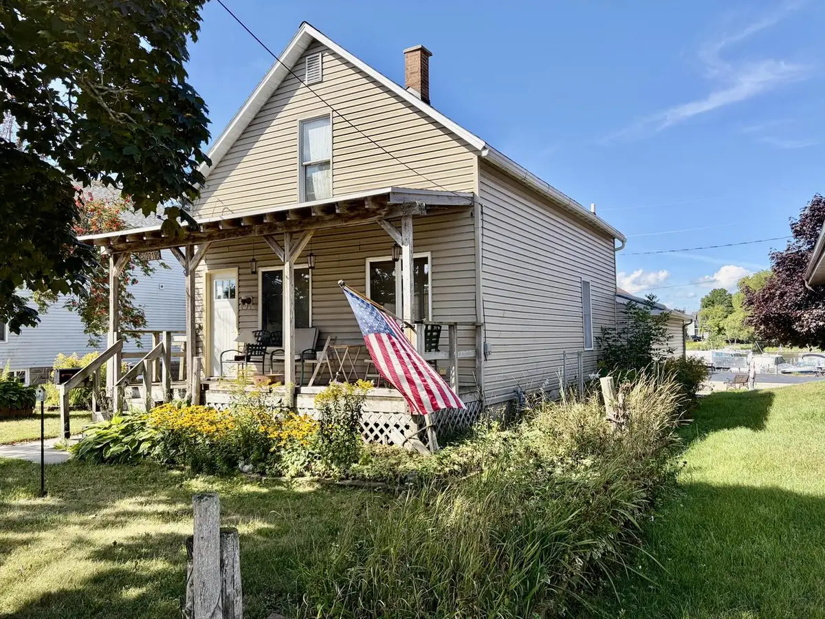 2018 Jackson STREET, Two Rivers, WI 54241 - #1