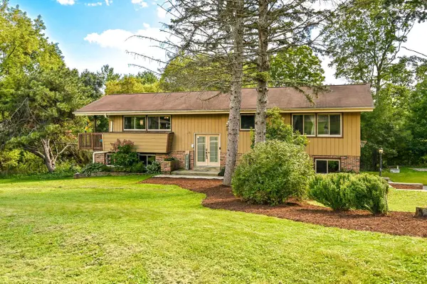 1661 Manchester DRIVE, Grafton, WI 53024