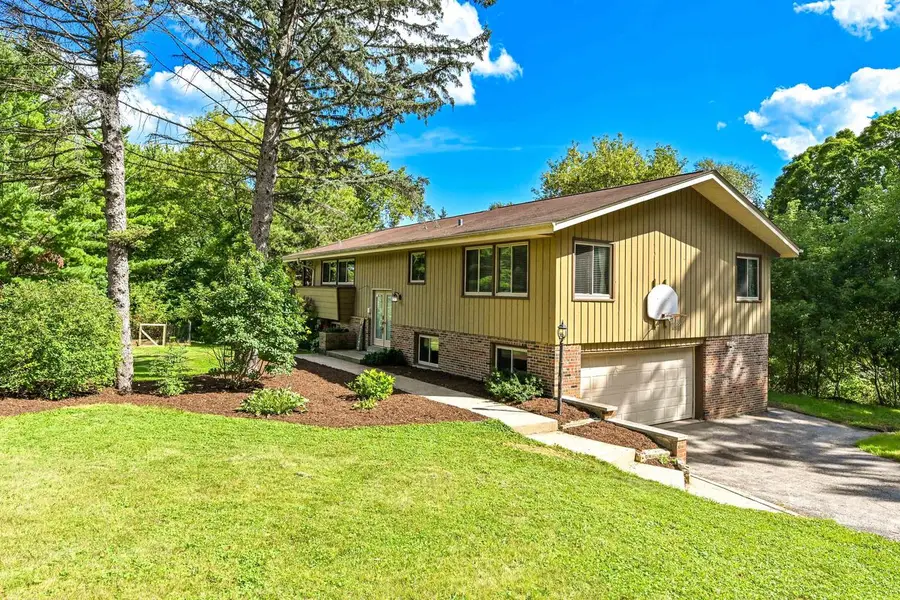 1661 Manchester DRIVE, Grafton, WI 53024 - #2