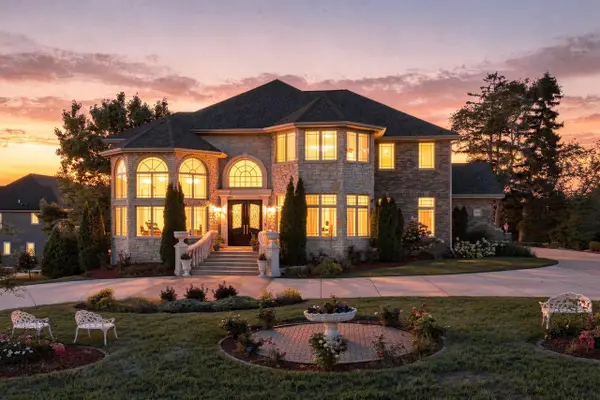 18250 Prairie Falcon LANE, Brookfield, WI 53045