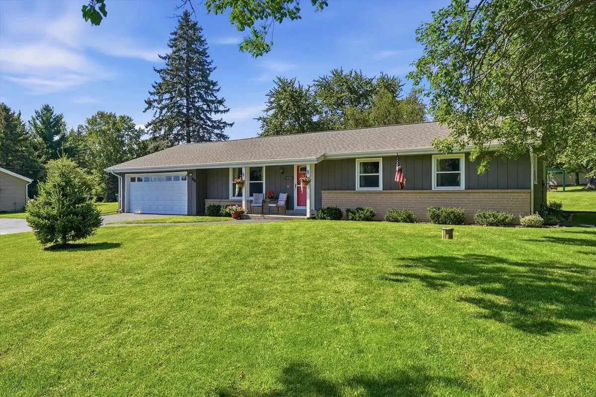 W277S8935 Hilltop LANE, Mukwonago, WI 53149 - #1